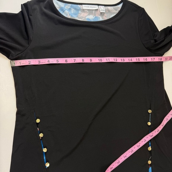 Susan Graver Liquid Knit Blouse Womens XS Black Blue Floral Trim Gold Button - Picture 6 of 8